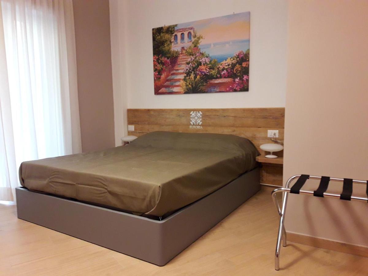 Euforia - Tre Sedi - Three Locations 2* Napoli